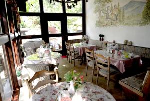 Restaurace v ubytování Gasthof und Eiscafe Frank