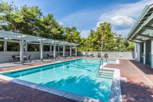 obraz basenu w domu w obiekcie Seacrest West - 8 Wisteria w mieście Seacrest