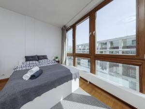 a bedroom with a bed and a large window at Luxury apartment Piękna in Warsaw