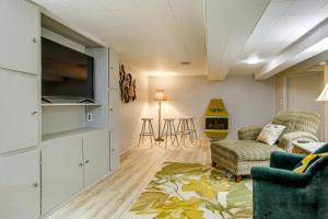 a living room with a couch and a tv at Less Than 1 Mi to Lambeau Field Green Bay Home with Grill! in Green Bay