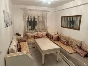 Posezení v ubytování Appartement OUJDA Résidence ALGHAYT 1