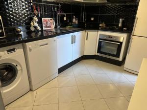 Kuchyň nebo kuchyňský kout v ubytování Appartement OUJDA Résidence ALGHAYT 1 + 7 fotografií