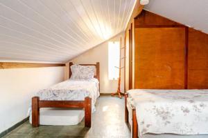 En eller flere senge i et værelse på Nossa_Casinha_Pé_na_Areia