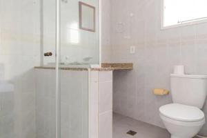 Et badeværelse på Nossa_Casinha_Pé_na_Areia + 42 billeder