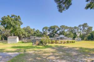 Un jardín fuera de Ocala Tiny Home on 10-Acre Farm Near WEC! 18 fotos más
