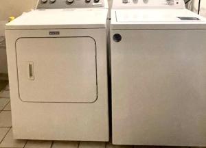 Dapur atau dapur kecil di Cozy Suite with Private Bath