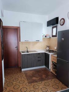 Η κουζίνα ή μικρή κουζίνα στο Casa Vacanza Loddo