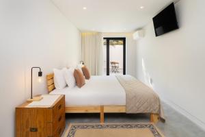 Ένα ή περισσότερα κρεβάτια σε δωμάτιο στο WHome Beachside Bliss In Carcavelos, 1BR With Patio & Parking