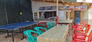 Πινγκ πονγκ στο Cliff Camp ή εκεί κοντά