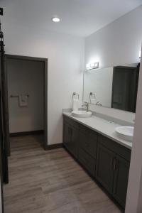 a bathroom with two sinks and a large mirror at Hideaway in a Luxurious Location in Saint Robert +41 photos