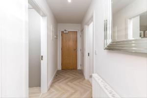 Fotografie z fotogalerie ubytování New Three Bedroom Apt Ashbourne v destinaci Ashbourne