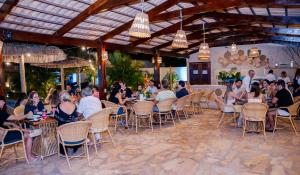 Pousada Solarium de Gostoso餐厅或其他用餐的地方