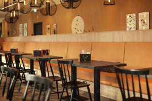 Ein Restaurant oder anderes Speiselokal in der Unterkunft Holiday Inn - the niu, Sparrow Regensburg by IHG 