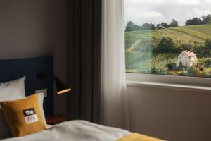 Postel nebo postele na pokoji v ubytování Holiday Inn - the niu, Form Stuttgart Feuerbach by IHG
