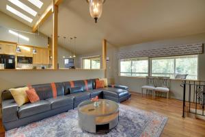 Η κουζίνα ή μικρή κουζίνα στο Pet-Friendly Auburn Home on 3 Acres