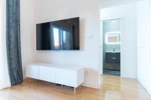 Μια τηλεόραση ή/και κέντρο ψυχαγωγίας στο Apartman Dino
