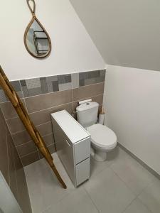 A bathroom at La parenthèse Cabourgeaise