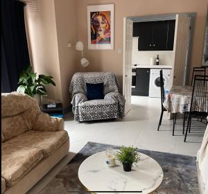 a living room with a couch and a chair at Luxury 2 Bedroom Apartment beside Dublin Castle in Dublin