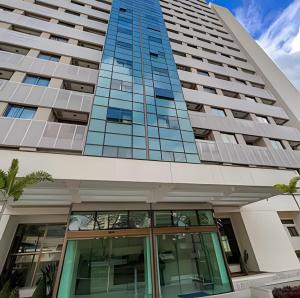a view of the building from the outside at Flat hotel 909 RioCentro / Rock inRio / Projac /Farmasi Arena / Barra da Tijuca / rRio de Janeiro in Rio de Janeiro