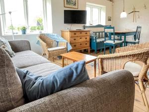 Ein Sitzbereich in der Unterkunft 5 person holiday home in Löderup-By Traum