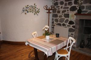 Fotografia z galérie ubytovania Chambre d’hôtes de Curières v destinácii Cheylade + 19 fotografií