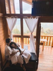 Nespecifikovaný výhled na hory nebo výhled na hory při pohledu z luxury tent