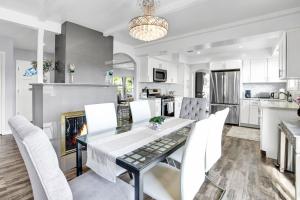 a kitchen and dining room with a table and chairs at Valley Ranch With Pool in Los Angeles