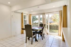 Μπαλκόνι ή βεράντα στο 4 Mi to NYC, Shared Yard Englewood Apartment!