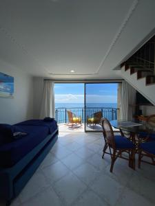 a bedroom with a bed and a view of the ocean at Alojamiento Peñón del rodadero in Santa Marta