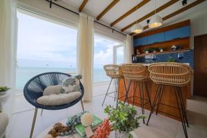 Χώρος καθιστικού στο DelMare At Buye Beach Rooftop