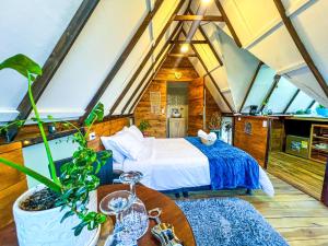 Glamping Chalet Deluxe cerca al centro de Villa de Leyva - By Serena Morena客房内的一张或多张床位