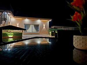 Swimmingpoolen hos eller tæt på Royal Galaxy Hotel & Residence Islamabad