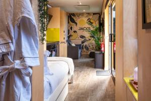 Billede fra billedgalleriet på The Birdbox - Unique Hot Tub Cabin in Millport i Millport