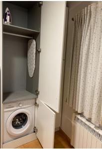 a laundry room with a washing machine in a closet at Apartaestudio Villanueva del Trabuco in Villanueva del Trabuco