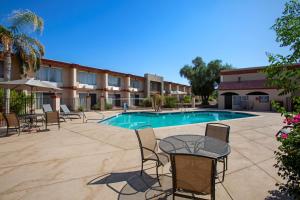 Bazén v ubytování Best Western Phoenix Goodyear Inn nebo v jeho okolí