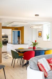 a kitchen and dining room with a table and chairs at CALME et DETENTE en famille ou entre amis in Poilley