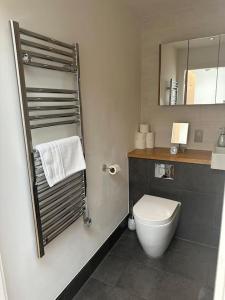 a bathroom with a white toilet and a mirror at Luxury Modern Town House, Manchester City Centre, Free Secured Parking in Manchester +26 photos