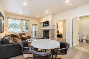 Χώρος καθιστικού στο Clearwater Lofts #104 Building 3 by Summit County Mountain Retreats