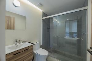 Et badeværelse på Cuadra 134 Residencial Condesa + 81 billeder