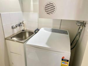 Dapur atau dapur kecil di Good Vibes Only on Stanley