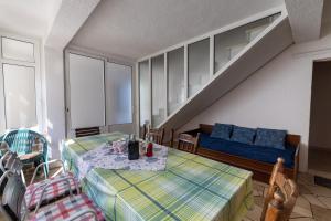 Posezení v ubytování Apartment Zarace - Gdinj 2047b