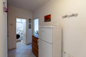 Kuchyň nebo kuchyňský kout v ubytování Apartment Zarace - Gdinj 2047b