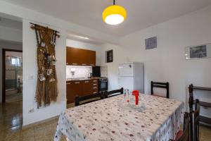 Kuchyňa alebo kuchynka v ubytovaní Apartments by the sea Mudri Dolac, Hvar - 582 + 11 fotografií