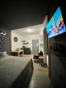 TV a/nebo společenská místnost v ubytování Apartment Code