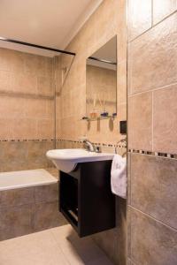 Phòng tắm tại MG Baires - Dos ambientes 1C en Alquiler Temporario en Buenos Aires