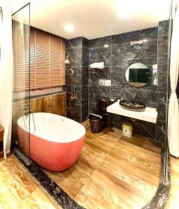Ένα μπάνιο στο Love Hotel Hóc Môn