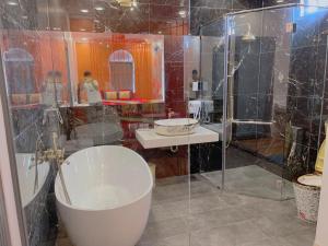 Ένα μπάνιο στο Love Hotel Hóc Môn