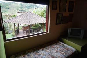 a room with a window with a view of a patio at Casa Familiar y Naturaleza en Parcelación Privada in Amagá
