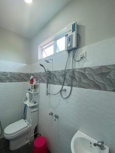Bilik mandi di Homestay Tok Ma 2 Gong Chempedak Marang
