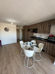 Η κουζίνα ή μικρή κουζίνα στο Montevideo Cordón Apartamentos-Uruguay
